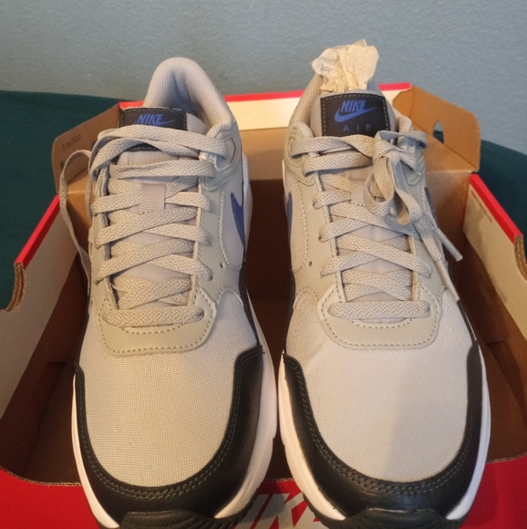 Nikes - Picture 2 of 4